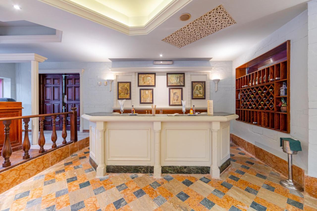 The Grand Resort Hurghada Exterior foto Reception desk at the hotel