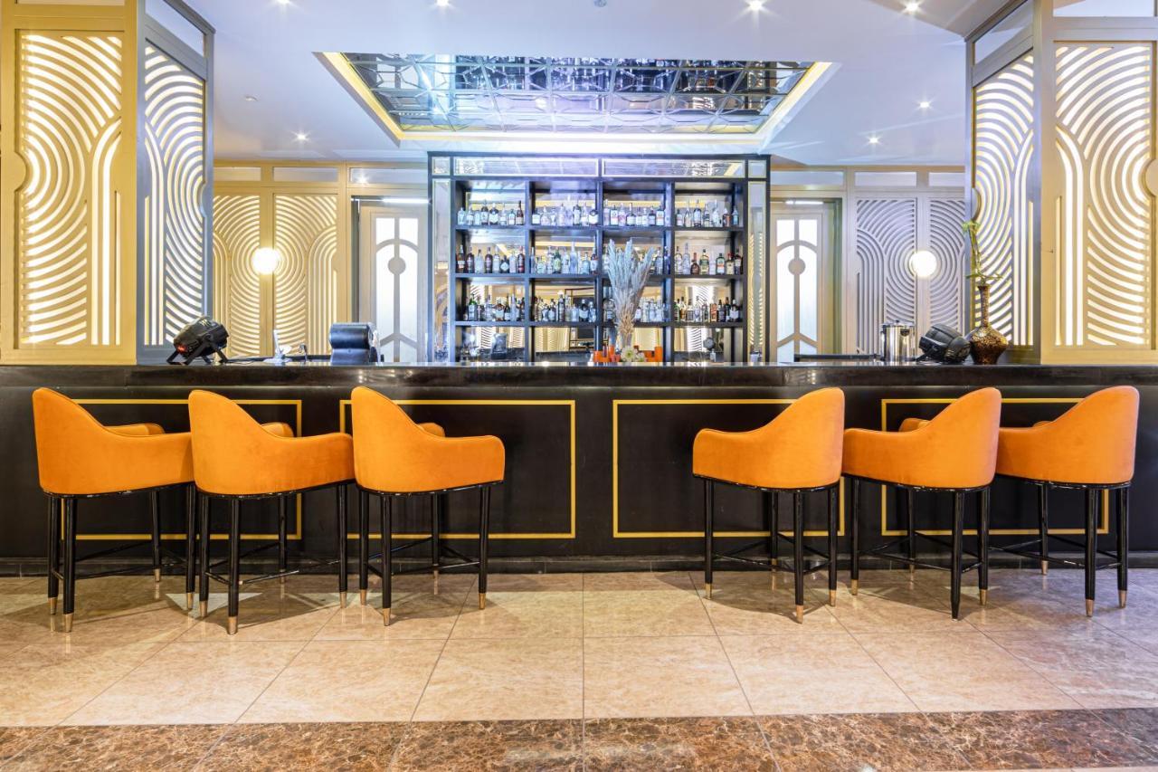 The Grand Resort Hurghada Exterior foto The bar at the hotel