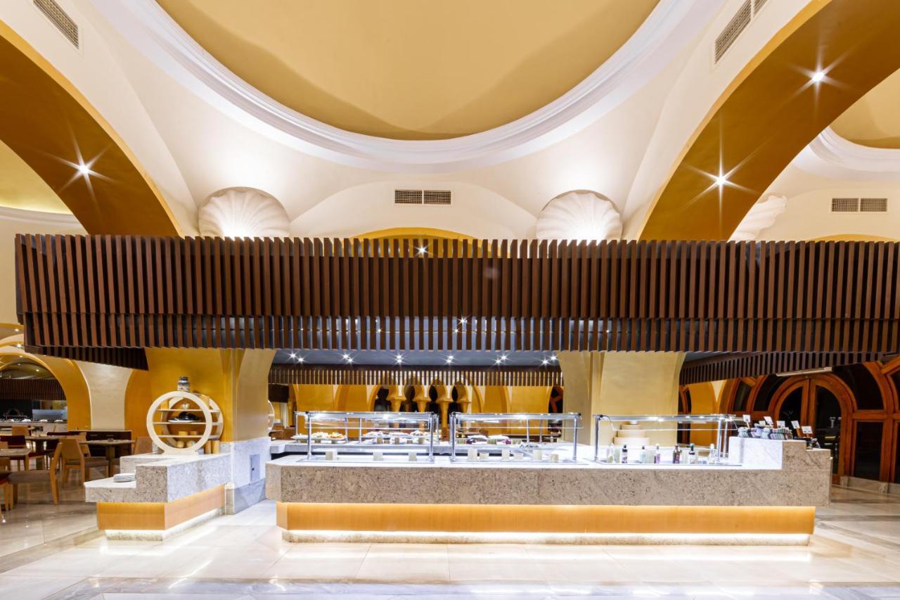 The Grand Resort Hurghada Exterior foto The buffet at the Grand Hotel