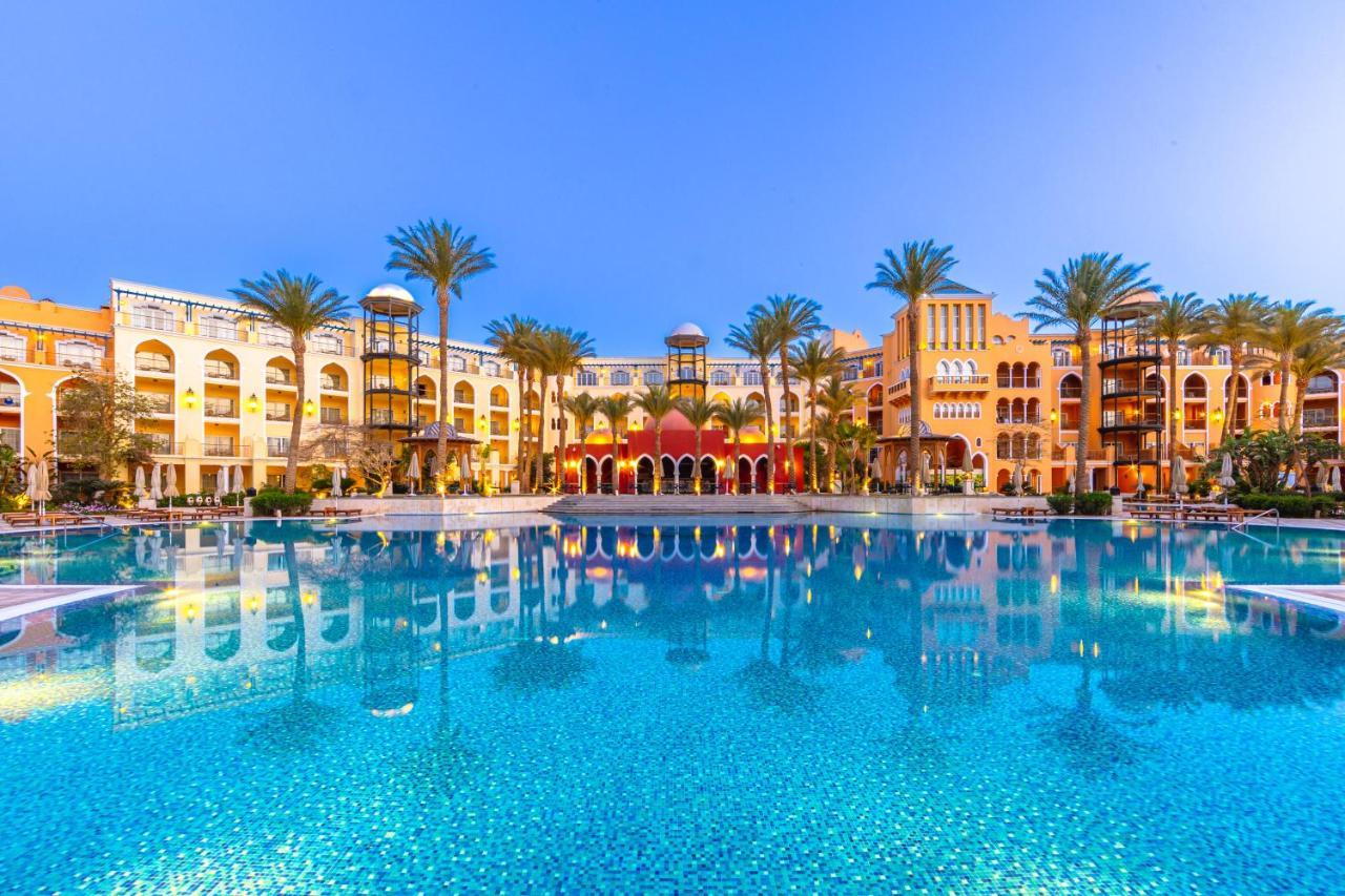 The Grand Resort Hurghada Exterior foto The resort at dusk