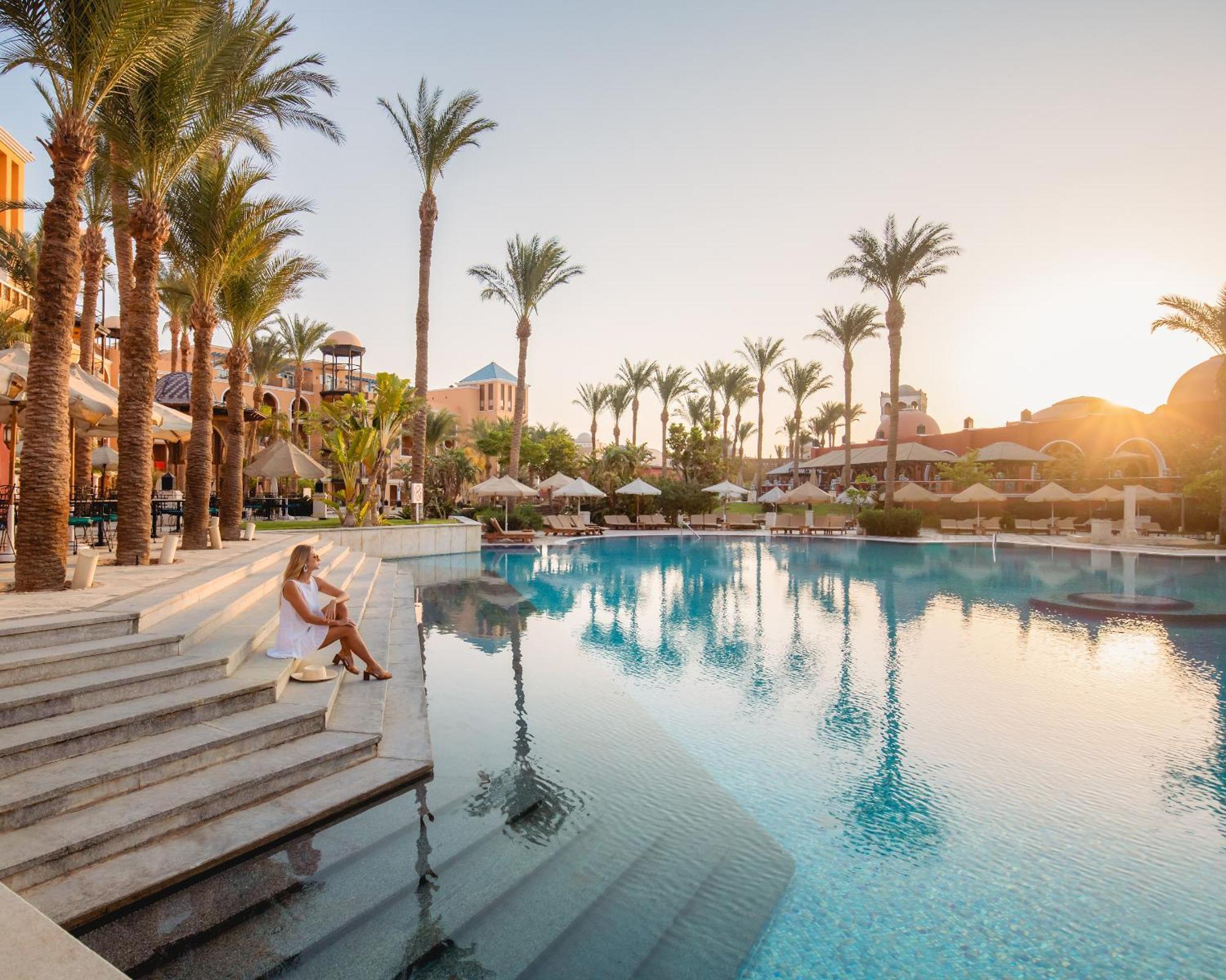 The Grand Resort Hurghada Exterior foto The pool at the St. Regis Sharm